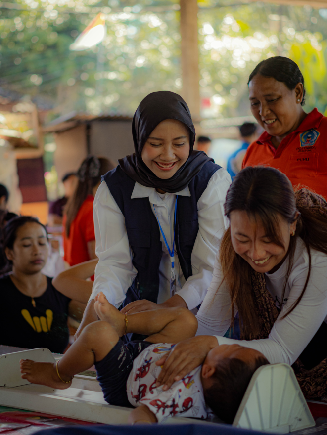 SAAT GENERASI MUDA MERANGKUL BALITA DAN LANSIA: KOLABORASI KKN UNIVERSITAS UDAYANA BERSAMA POSYANDU BANJAR PUHU
