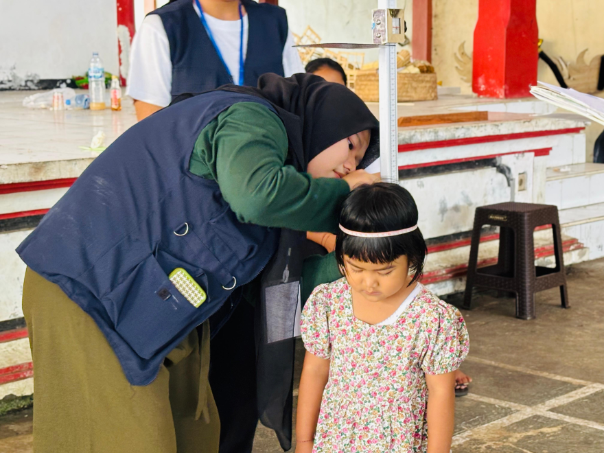 PERKUAT TUMBUH KEMBANG ANAK, DESA PUHU GELAR POSYANDU KOLABORATIF BERSAMA KKN UDAYANA DI BANJAR SEMAON